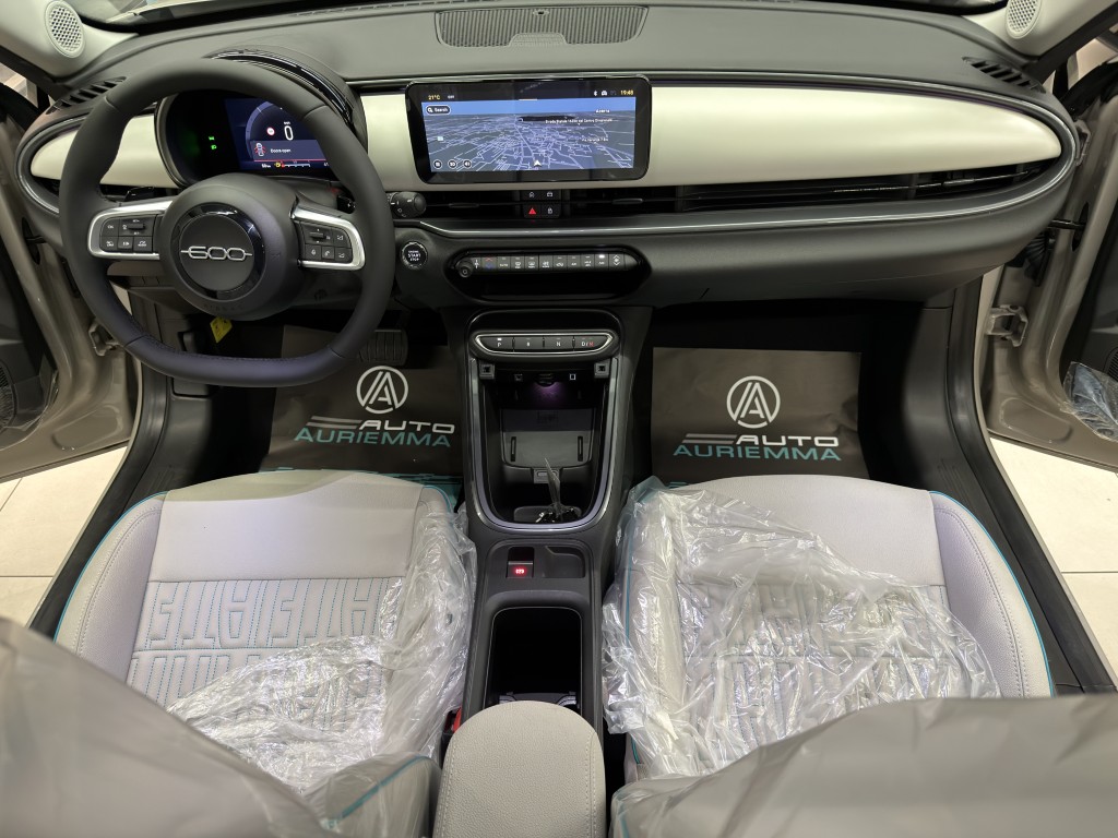 FIAT 600 1200 HYBRID 110 CV LA PRIMA KM0